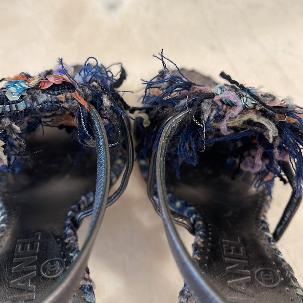 Chanel Rare Navy tweed and sequins Pewter leather Sandals Heels Size 7 US - Picture 8 of 16